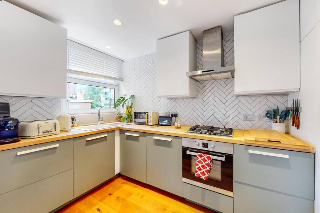 Charming 2-Bedroom Maisonette With Private Garden 런던 외부 사진